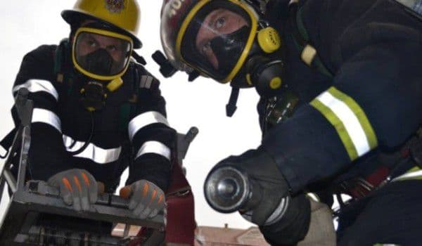 O familie din Darabani a rămas fără acoperiş deasupra capului în urma unui incendiu izbucnit în această dimineaţă