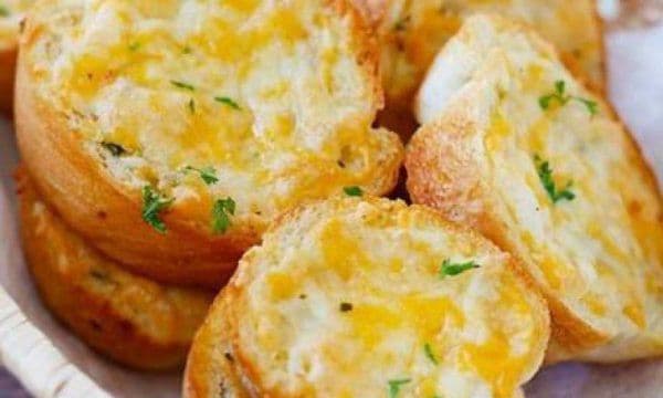Bruschete cu parmezan şi usturoi