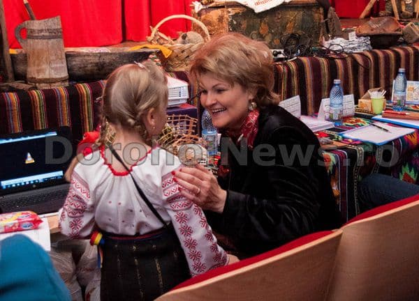 Grădiniţa Nr. 6 Dorohoi a organizat cea de-a doua ediție a Festivalului-Concurs Interjudeţean „Din lada cu zestre a bunicii” - FOTO