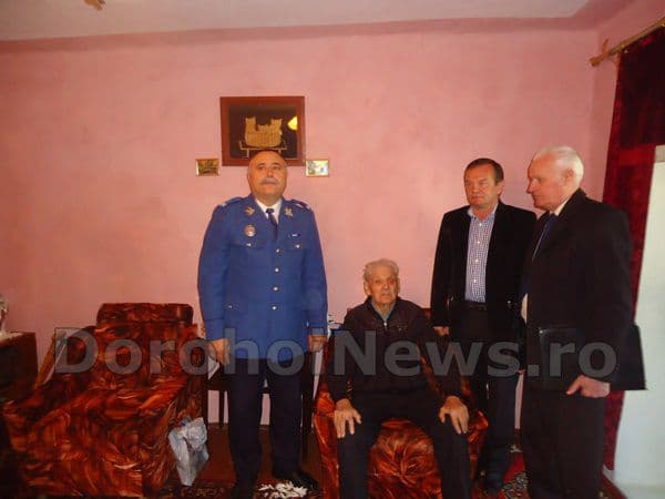 Aniversare emoţionantă: Veteran de război din Dorohoi, sărbătorit la 100 de ani - FOTO