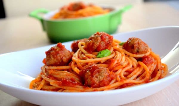 Spaghetti cu chifteluțe