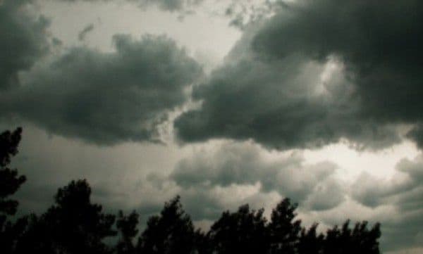 Cod galben de ploi, vijelii şi grindină în aproape toată ţara