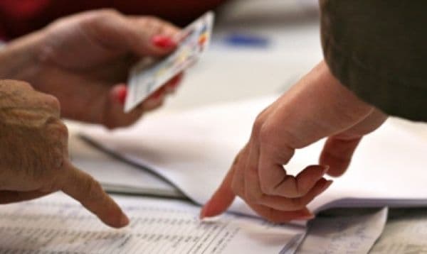 Vin alegerile: Unde votează operatorii de calculator din secțiile de votare?