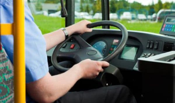 Situație uluitoare! Şofer prins fără permis la volanul autobuzului în care se aflau 30 de pasageri! 