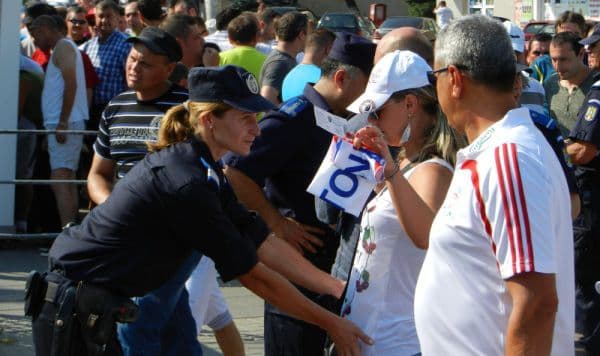 Peste 30 de sancţiuni aplicate de jandarmii botoșăneni la competiţiile sportive
