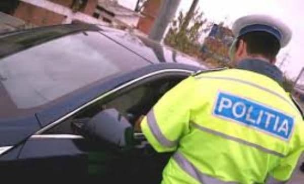 Mașină burdușită cu ţigări de contrabandă depistată pe strada C.D. Gherea din Dorohoi