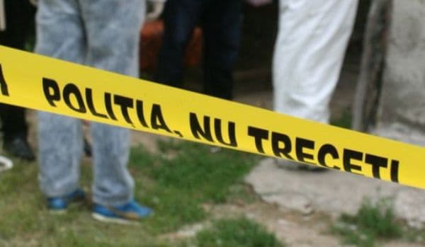 Crimă oribilă! Un bărbat și-a ucis consăteanul chiar în fața porții