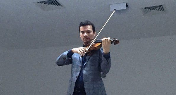 Vioara Stradivarius a ajuns în județul Botoșani unde a cântat pentru copiii din Mihăileni - FOTO