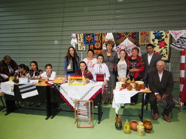 Premiul I pentru doi elevi din Dorohoi la Olimpiada Naţională „Meşteşuguri Artistice Tradiţionale” 2016 - FOTO