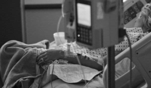O româncă de 23 de ani a murit la un spital din Berlin după ce a suferit un atac cerebral
