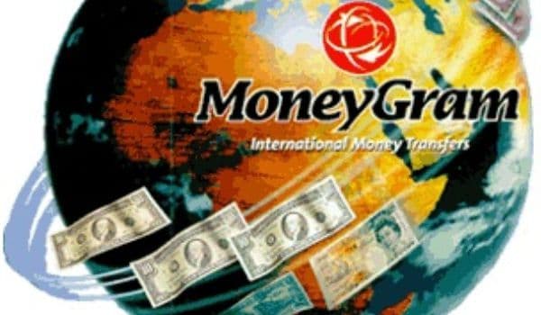 Românii pot transfera bani din străinătate în conturi bancare în lei, prin serviciul „Cash to account”