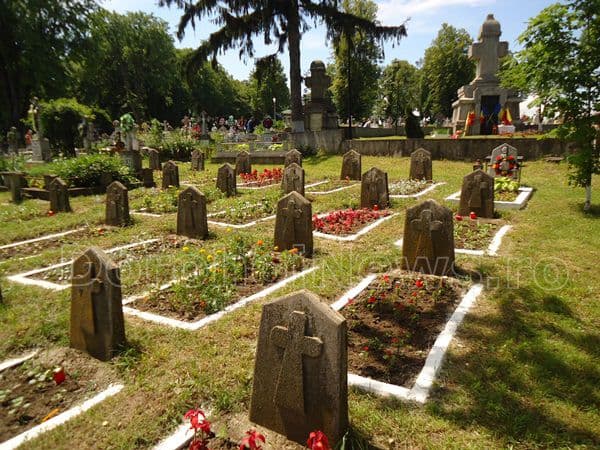 Eroii comemoraţi în Zi de Înălţare la Dorohoi! Slujbă de pomenire și depunere de coroane – FOTO