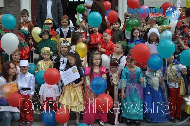 Lume de poveste creată de „Parada costumelor de basm” la „Zilele Copilului” Dorohoi 2016 - FOTO