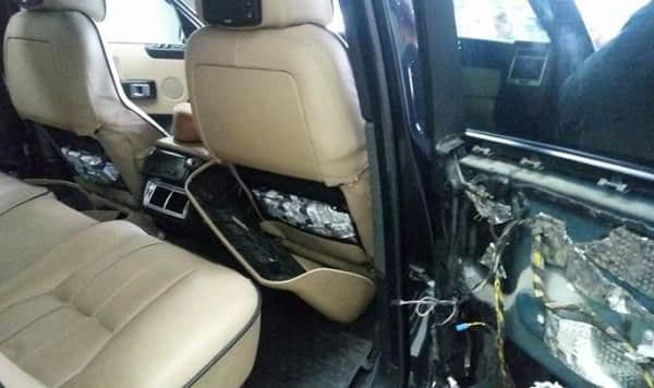 Range Rover „echipat” cu 19.000 ţigarete de contrabandă - FOTO