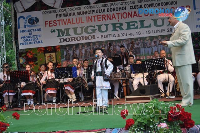 Festivalul „Mugurelul” 2016: Folclorul a „biruit” vremea nefavorabilă la Dorohoi – FOTO