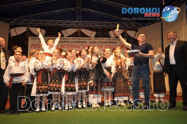 Festivalul Internaţional „Mugurelul” 2016: Vezi ce ansamblu a luat anul acesta trofeul! VIDEO / FOTO
