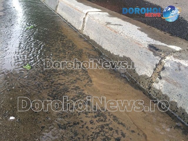 Avarie la conducta de apă pe strada Luceafărul din Dorohoi - FOTO