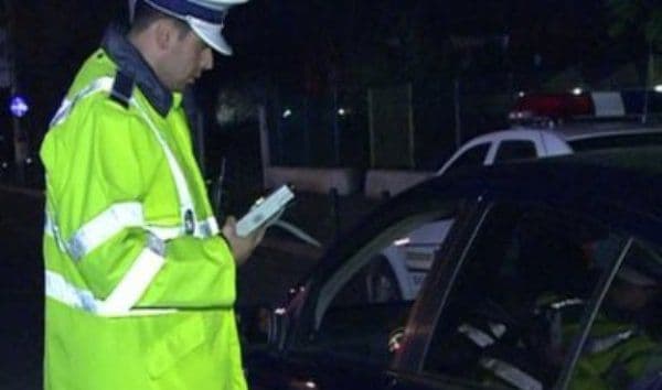 Tânăr din Broscăuți cercetat după ce a fost depistat în trafic fără permis de conducere