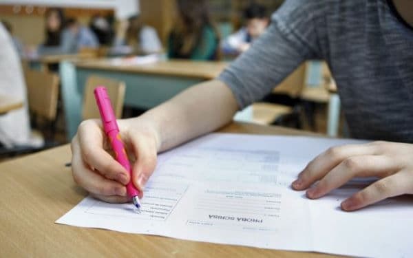 Tezele elevilor care susțin Evaluarea Națională vor fi corectate în alte județe. Vezi detalii!