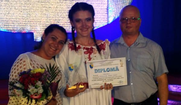 Trofeul Festivalului Naţional de Muzică Uşoară „Glasul speranţelor”, a ajuns la Botoșani – FOTO