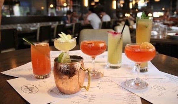 Taxe ascunse şi ciudate care pot fi percepute la un restaurant