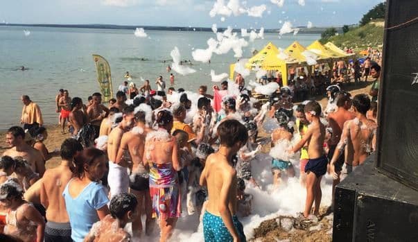 Ce Mamaia? Botoșănenii au propriul „litoral” la malul Prutului - FOTO