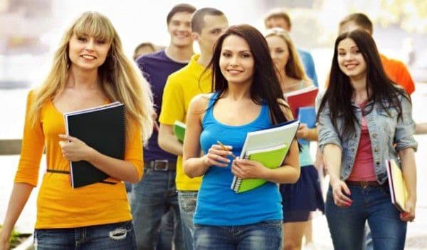 Atenție patroni! Se acordă stimulente financiare dacă încadrați elevi și studenți pe perioada vacanțelor