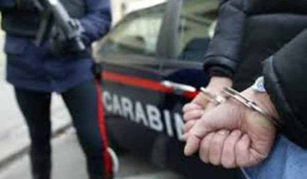 Dramă conjugală în Italia, unde un român a fost arestat pentru că şi-a incendiat soţia! 