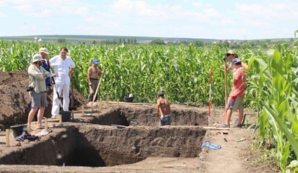 Descoperire arheologică uriașă în județul Botoșani. A fost găsit un templu uriaş vechi de 7.000 de ani!