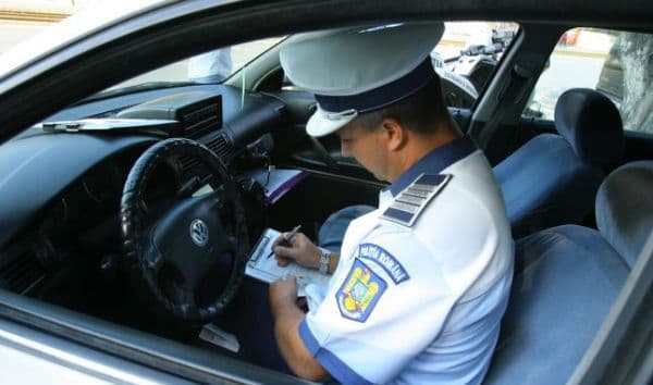 Vezi căte amenzi au aplicat și câte permise au reținut poliţiştii rutieri în acest week-end