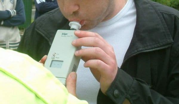 Tânăr din Havârna depistat conducând autoturismul în stare de ebrietate. Vezi ce alcoolemie avea!