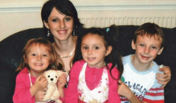 O româncă, mamă a trei minori, arestată în UK pentru că nu a acceptat să îi fie luați copiii