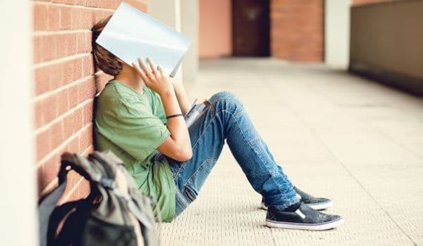 Cei care nu au luat examenul de Bacalaureat vor primi bani de la stat timp de şase luni