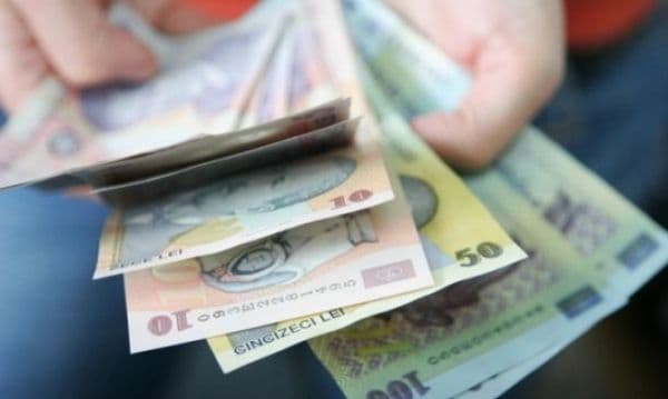 Veste bună pentru elevi, este lege, se dau câte 500 de lei de la stat