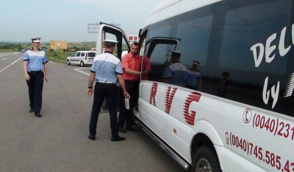 Transportatorii de persoane luați la „puricat” de polițiștii botoșăneni