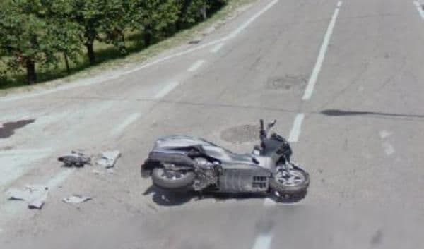 Accident la Dealu Mare! Doi adolescenți din Dorohoi au ajuns la spital după ce s-au răsturnat cu un motociclu!