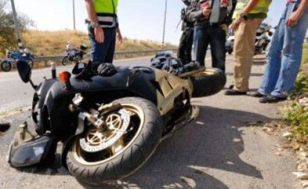 Bărbat din Dersca accidentat grav! Beat și fără permis de conducere a ajuns cu motocicleta în șanț