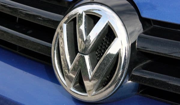 Românii posesori de Volkswagen Diesel ar putea fi despăgubiţi în urma scandalului emisiilor poluante