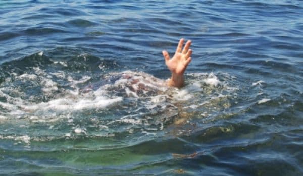 Înghiţit de ape în timp ce era la scăldat! Un copil de 13 ani s-a înecat într-un iaz