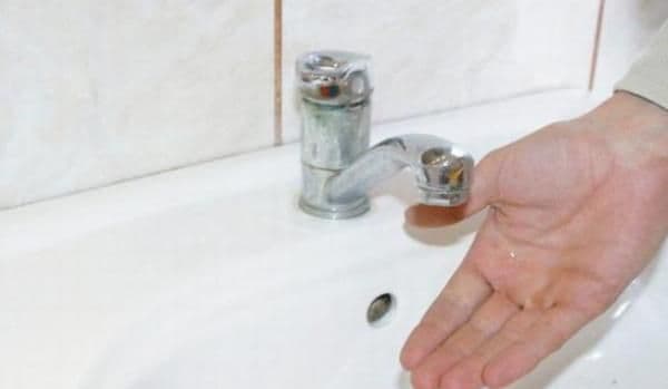 Primim la redacție – „De două zile stăm fără pic de apă, pe strada 1 Decembrie din Dorohoi”