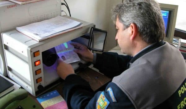 Permis de conducere polonez fals, depistat la punctul de frontieră Stânca