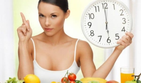 Ora la care mănânci este mai importantă decât ceea ce mănânci