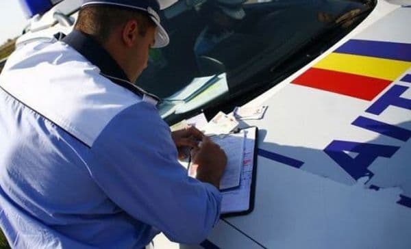 Distracția unui bărbat a fost oprită de polițiști. Depistat la volan deși nu avea permis de conducere!