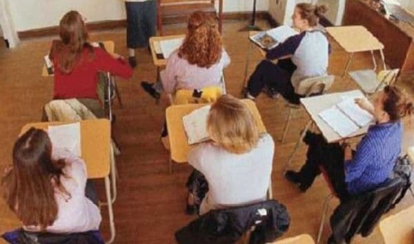 Peste 200 de cadre didactice vor susține Examenul Naţional de Definitivare în Învăţământ - sesiunea 2016