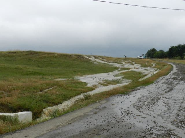 Pompierii au intervenit pentru evacuarea apei din gospodăriile inundate la Leorda - FOTO