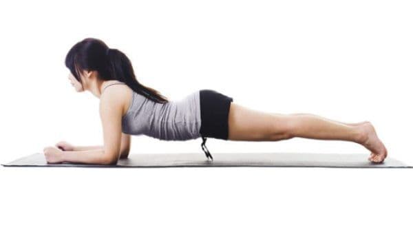 N-ai timp de sală? Exerciţiul de 4 minute care îţi lucrează tot corpul