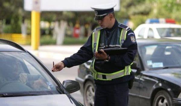 Tânăr de 21 de ani depistat în trafic cu o mașină cu număr de înmatriculare fals