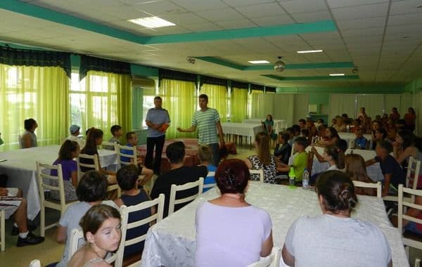 Jandarmii în vizită la tabără „Codrii de aramă”