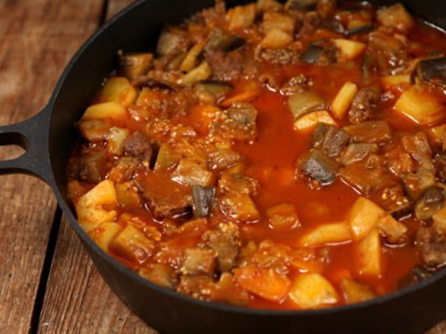 Tocăniță de vită cu ciuperci și legume