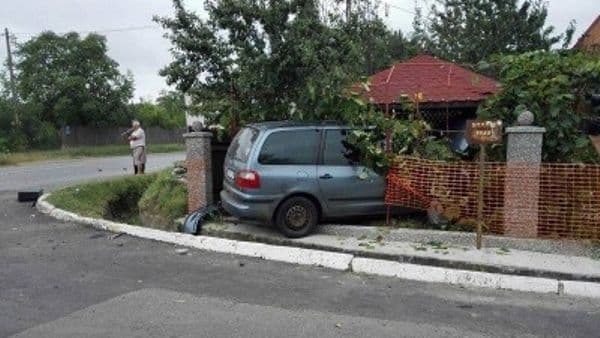 Panică la masa de prânz. O familie s-a trezit cu o maşină pe grătar